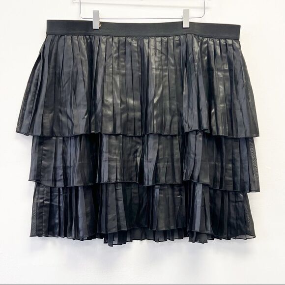 DKNY Jeans Plus Size Three Tiered Pleated Mini Skirt, Black Size 24 - Picture 1 of 9